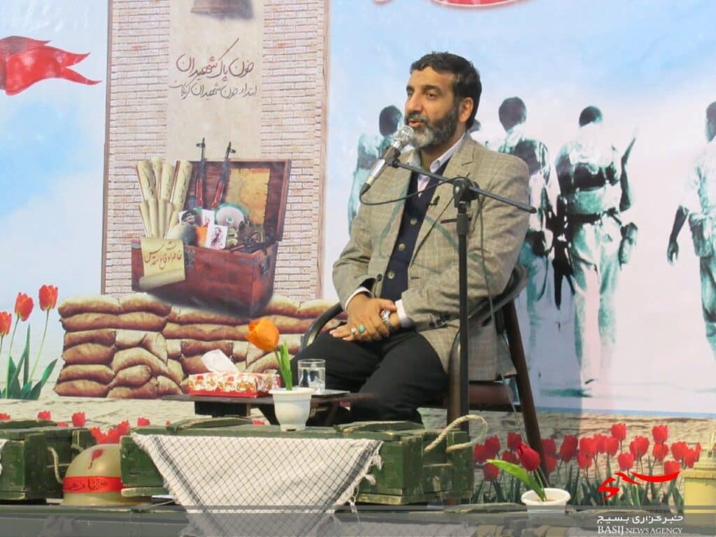 جمع بسیجیان حوزه ۱۲ بقیه الله (عج)