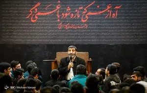تصویر شاخص حسین یکتا در مراسم گرامیداشت جانباختگان سانحه هوایی: دشمن حاج قاسم را یک‌جور زد و تلاش می‌کند حاجی‌زاده را جور دیگر بزند